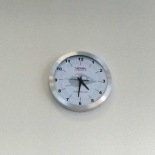 Часы металлические с фирменной символикой